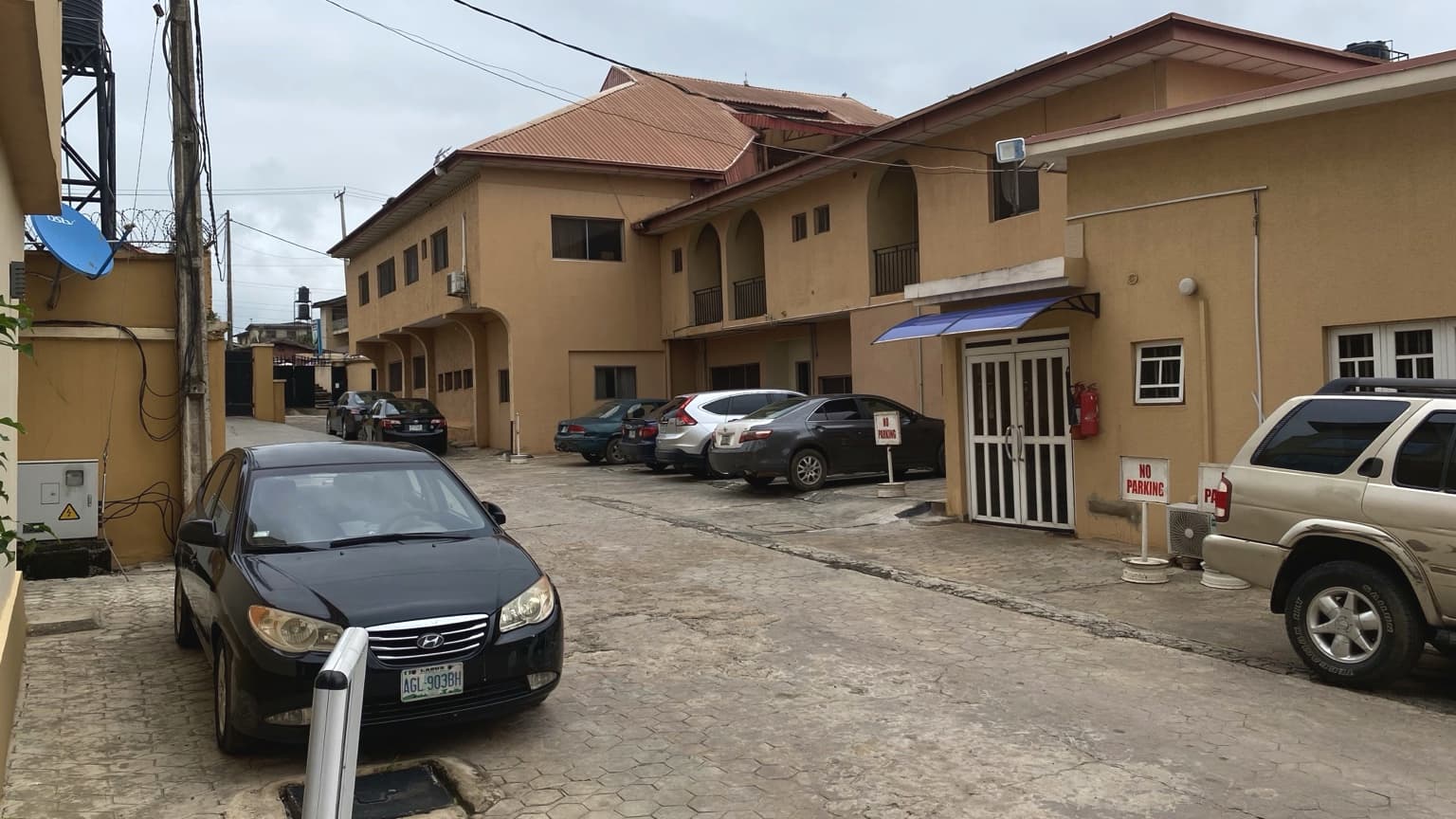 Cars parked in the compound at Banby Specialist Hospital in Akobo, Ibadan, alongside the ward block entrance